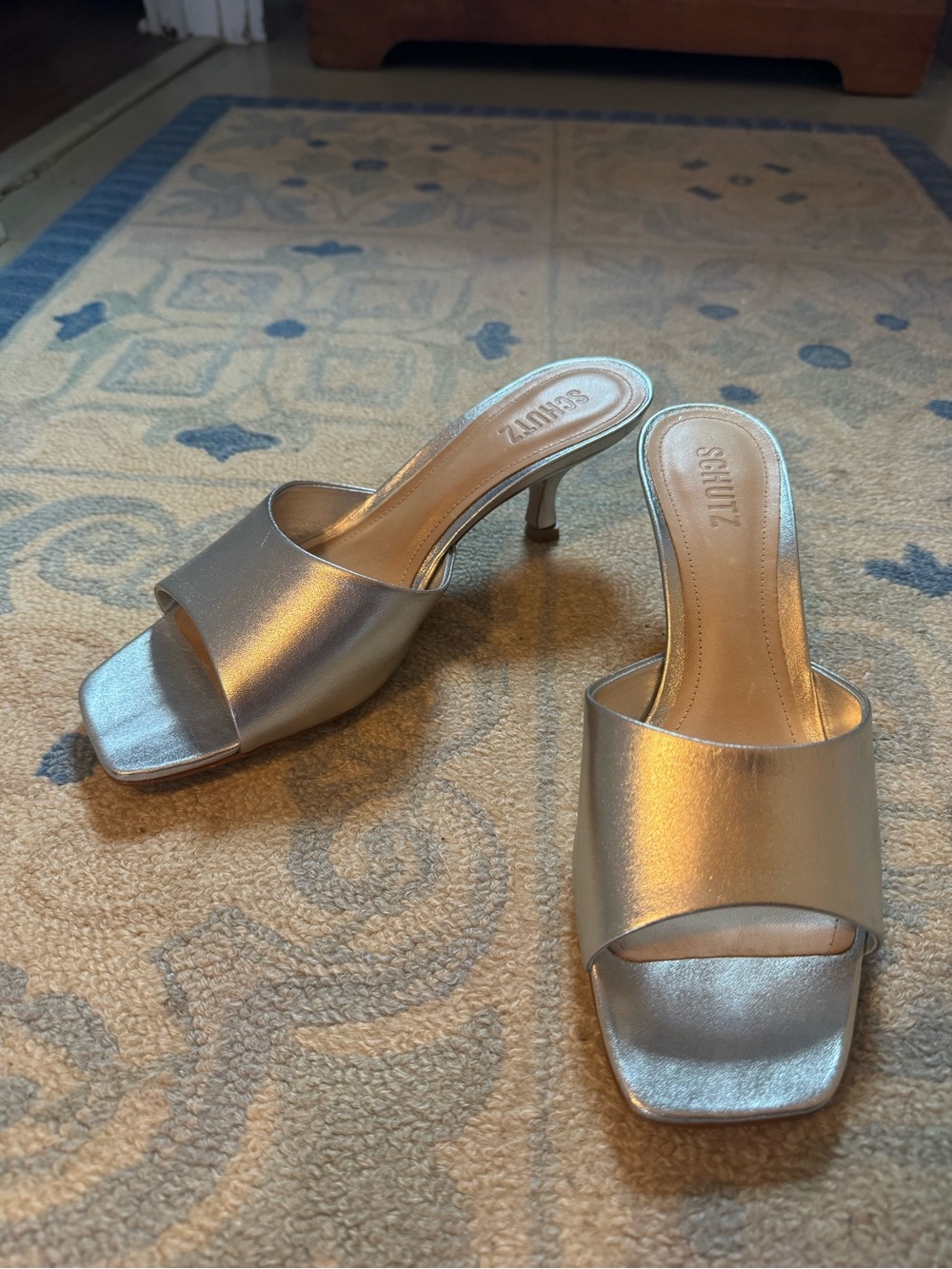 SCHUTZ Silver Metallic Open-Toe Kitten Heel Mules